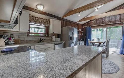 Lake Harmony Estates House | Inn Harmony- Cabin with Game Room Hot Tub Firepit