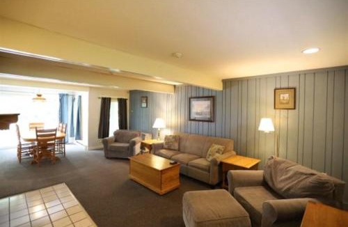 Waterville Valley House | Inns of Waterville Valley 101 Two Bedroom Unit at Inns of Waterville Valley