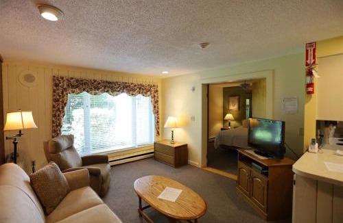 Waterville Valley House | Inns of Waterville Valley 106 One Bedroom Garden Level Unit at Inns of WV