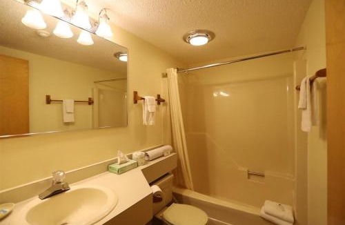 Waterville Valley House | Inns of Waterville Valley 104 One Bedroom Unit at Inns of Waterville Valley Condo