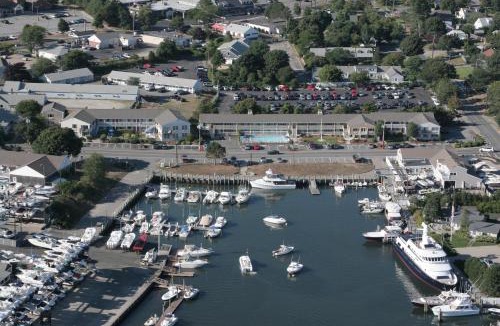 Falmouth Heights Hotel | InnSeason Resorts HarborWalk