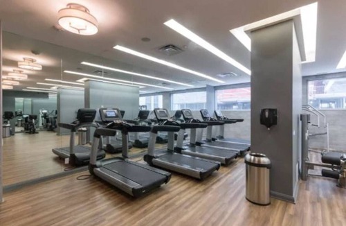 Midtown Toronto Condo | Instant Suites -Stunning Designer Studio Yorkville