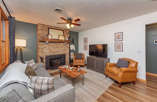 McHenry Cabin | Intimate Dog Friendly Cabin w/Fire Pit