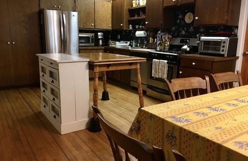 Stockbridge House | InTown Victorian Front House 5 Bd 3.5 Ba Back House 6 Bd 4 Ba Both 11 Bd 7.5 Ba
