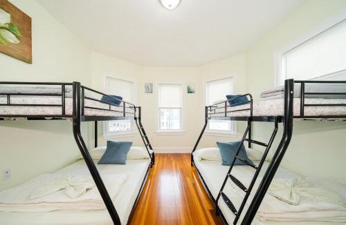 Dorchester Apartment | Inviting 4BR Boston Apt - Kid Friendly - Near I-95 & Free Parking 90-2