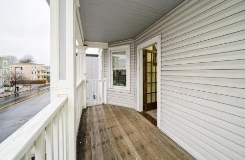 Dorchester Apartment | Inviting 4BR Boston Apt - Kid Friendly - Near I-95 & Free Parking 90-2