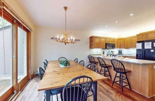 North Troy Condo | Inviting ski-in/ski-out condo - free WiFi, gas fireplace & free ski shuttle