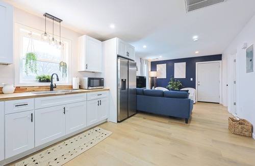 Providence Apartment | Iris Spa Retreat Modern 3BR w/Purified Water