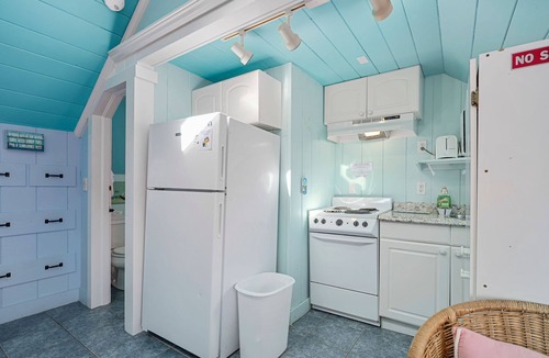 South Yarmouth Cottage | Irish Mist - Where Calm Meets Tide