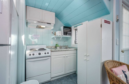 South Yarmouth Cottage | Irish Mist - Where Calm Meets Tide