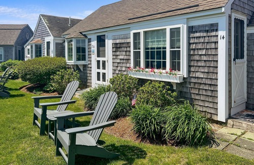 South Yarmouth Cottage | Irish Mist - Where Calm Meets Tide