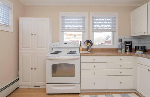 Jamestown Apartment | Island Apartment in the Heart of Jamestown