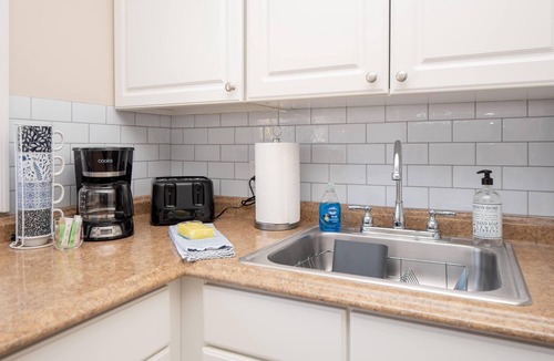 Jamestown Apartment | Island Apartment in the Heart of Jamestown