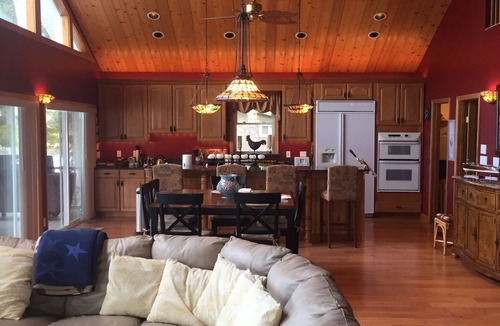 Alton Bay House | Island Paradise on Lake Winnepasaukee - BOAT REQUIRED