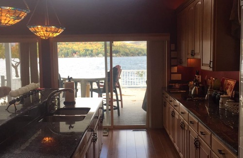 Alton Bay House | Island Paradise on Lake Winnepasaukee - BOAT REQUIRED