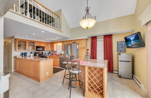 Canandaigua House | Island Vista: Serene Lakefront Luxury on Canandaigua Lake!