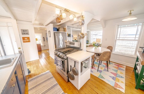 Northport House | Isle View Cottage with access to the private beach