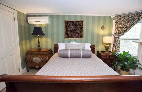 Bellevue Avenue Historic District Bed & Breakfast | Ivy Lodge Bed & Breakfast