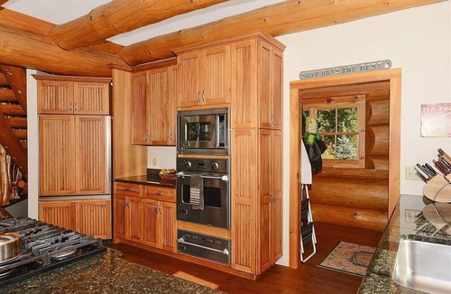 Stowe Area House | Jackson Hole: 4 br log home w/fireplace, hot tub, firepit, & views!