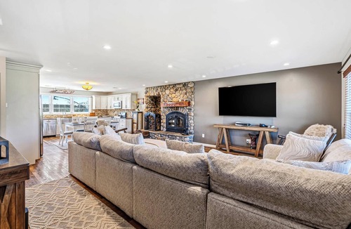 Jamesport House | Jamesport Retreat | Farmview Patio & Hot Tub