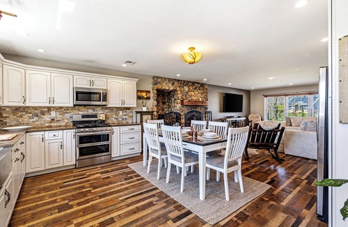 Jamesport House | Jamesport Retreat | Farmview Patio & Hot Tub