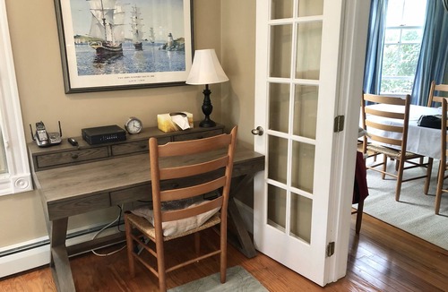Jamestown House | Jamestown, In-Town Cottage, walk to restaurants and shops