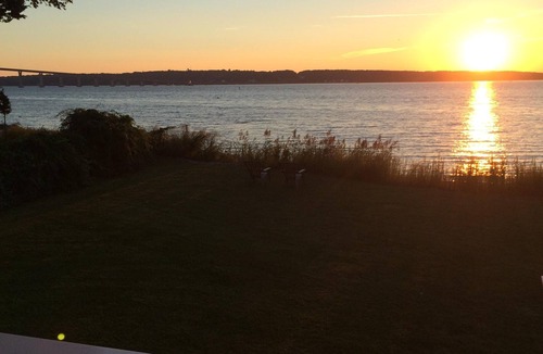 Jamestown Shores House | Jamestown Shores Waterfront Beachfront w/Mooring And Sunset Views