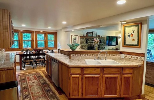Montgomery Center Ski Chalet | Jay Peak Chalet: Hot Tub, Pool, Ski & Golf