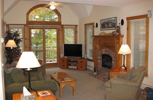 North Troy House | Jay Peak, Luxury 5 BR Ski-in Ski-Out with Hot tub