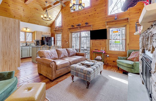 Jeffersonville House | Jeffersonville Home w/Deck Near Hiking & Climbing
