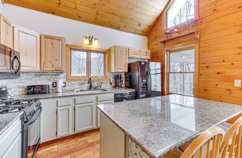 Jeffersonville House | Jeffersonville Home w/Deck Near Hiking & Climbing