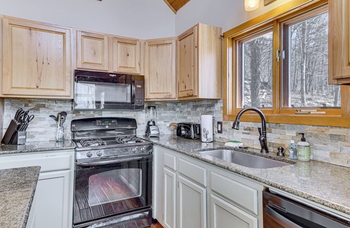 Jeffersonville House | Jeffersonville Home w/Deck Near Hiking & Climbing