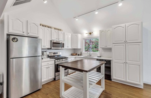 East Falmouth House | Jenkins Pond Beach Access, Basketball Hoop & Grill | Bright Cape Cod Retreat near Jenkins Pond in Falmouth. Parking, Modern Retreat with Outdoor Space, 24 Hour Hospitality