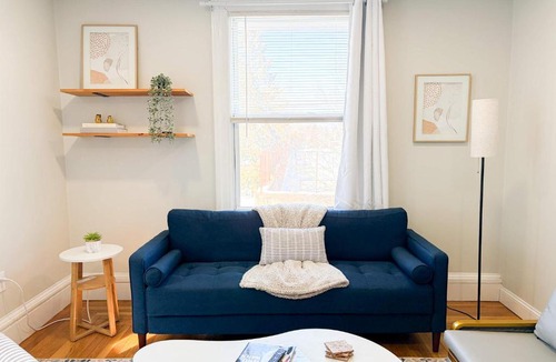 College Hill Apartment | Jennifer's Cozy Apt Near Brown w In Unit Laundry