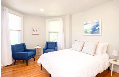 College Hill Apartment | Jennifer's Cozy Apt Near Brown w In Unit Laundry