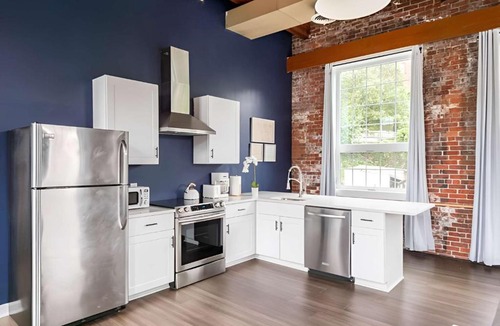 College Hill Apartment | Jennifer's Historic Riverfront Loft City Views