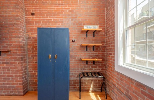 College Hill Apartment | Jennifer's Riverfront Loft State House Views