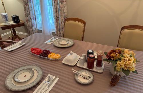 Niagara-on-the-Lake Bed & Breakfast | John & Gate House boutique Bed and Breakfast