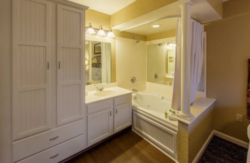 South Lee Resort | July 12-19 2026: Resort with 2 bedrooms and AC in the delightful Berkshires