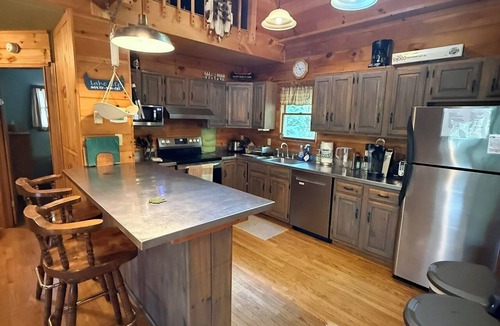 Greentown Ski Chalet | JULY 25th WEEK OPENED UP - DISCOUNT . Big Woods Lakefront Chalet with WIFI, AC