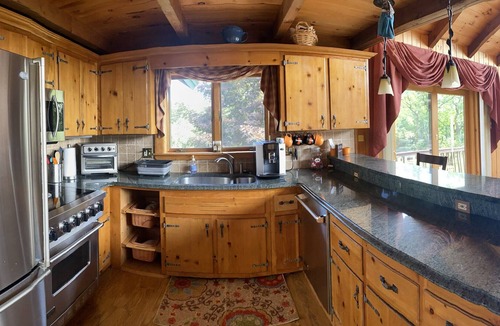 Mount Holly House | July 4th week open! Space, privacy, natural beauty, minutes to Okemo ski resort.