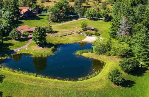 Mount Holly House | July 4th week open! Space, privacy, natural beauty, minutes to Okemo ski resort.