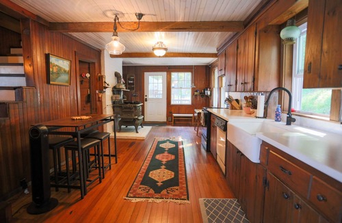 Winthrop House | July 7 to 14 Available: Big Porches w/Scenic Views, Kayaks & Room to Gather