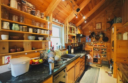 Tisbury House | Just a 10 minute walk from the ferry and 5 minute walk to Lake Tashmoo