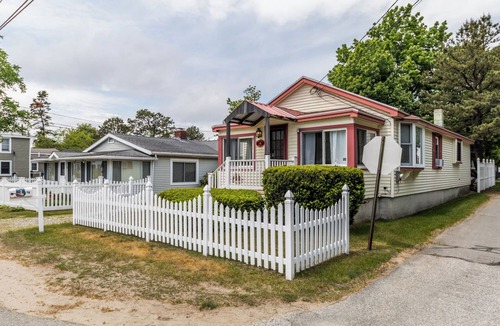 Camp Ellis Cottage | Just a 3 minute walk to the beach, local restaurants, and activities!