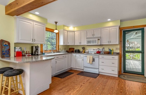 Ocean Point Cottage | Just one block from the Ocean!