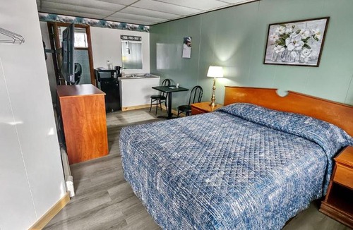 Sherman Station Hotel | Katahdin Valley Motel