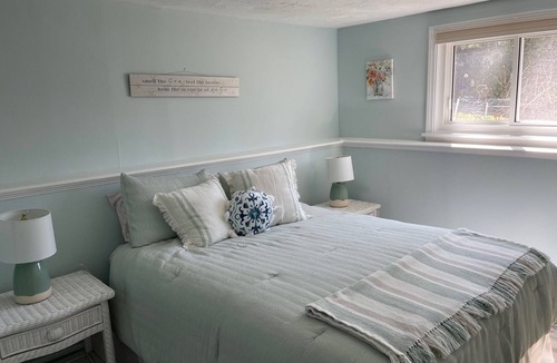Top of the Hill Apartment | Kay Getaway is the perfect location to enjoy all of Newport and surrounding area