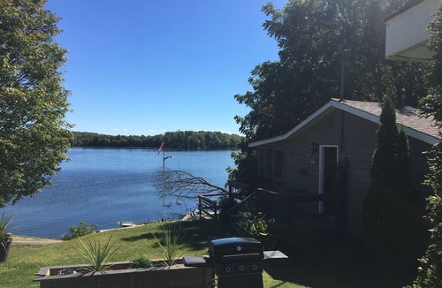 Lyndhurst Cottage | Kayaker's Dream on Lyndhurst Lake