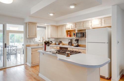 Barnstead House | Kayaks, Paddleboat! Lakefront Retreat in Barnstead